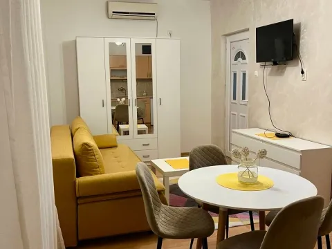 Rent, one bedroom apartment, 50m², Šušanj, Bar - image 4