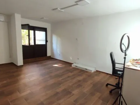 Izdavanje, poslovni prostor, 80m², Blok 5, Podgorica - image 7