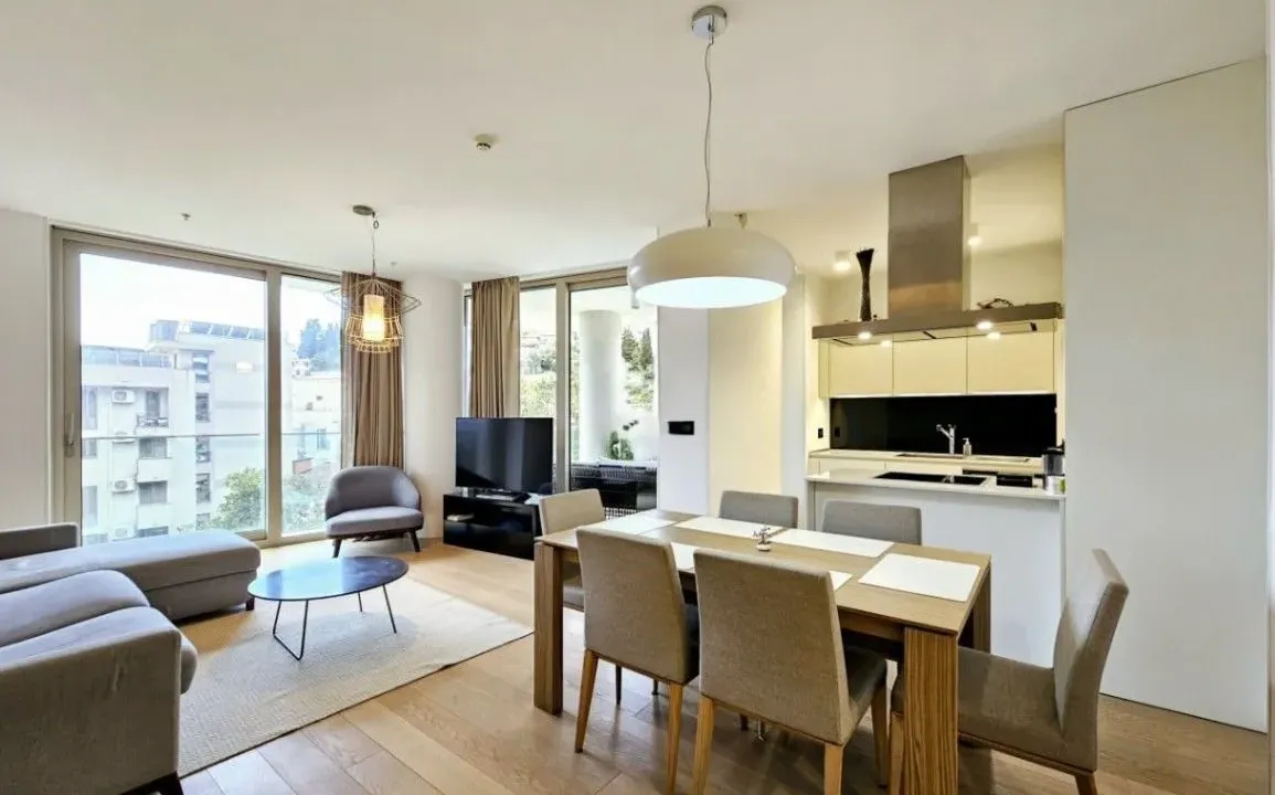 Izdavanje, dvosoban stan, 100m², Budva, Crna Gora