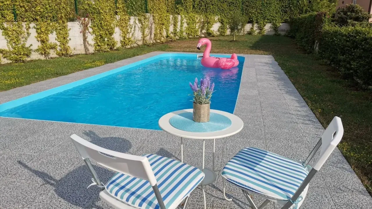 Izdavanje, kuća, 107m², Tivat, Crna Gora