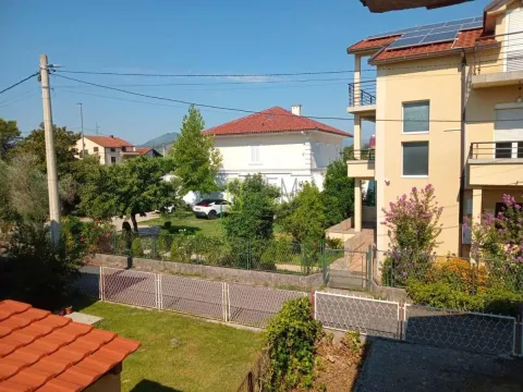Prodaja, kuća, 232m², Tološi, Podgorica - image 9