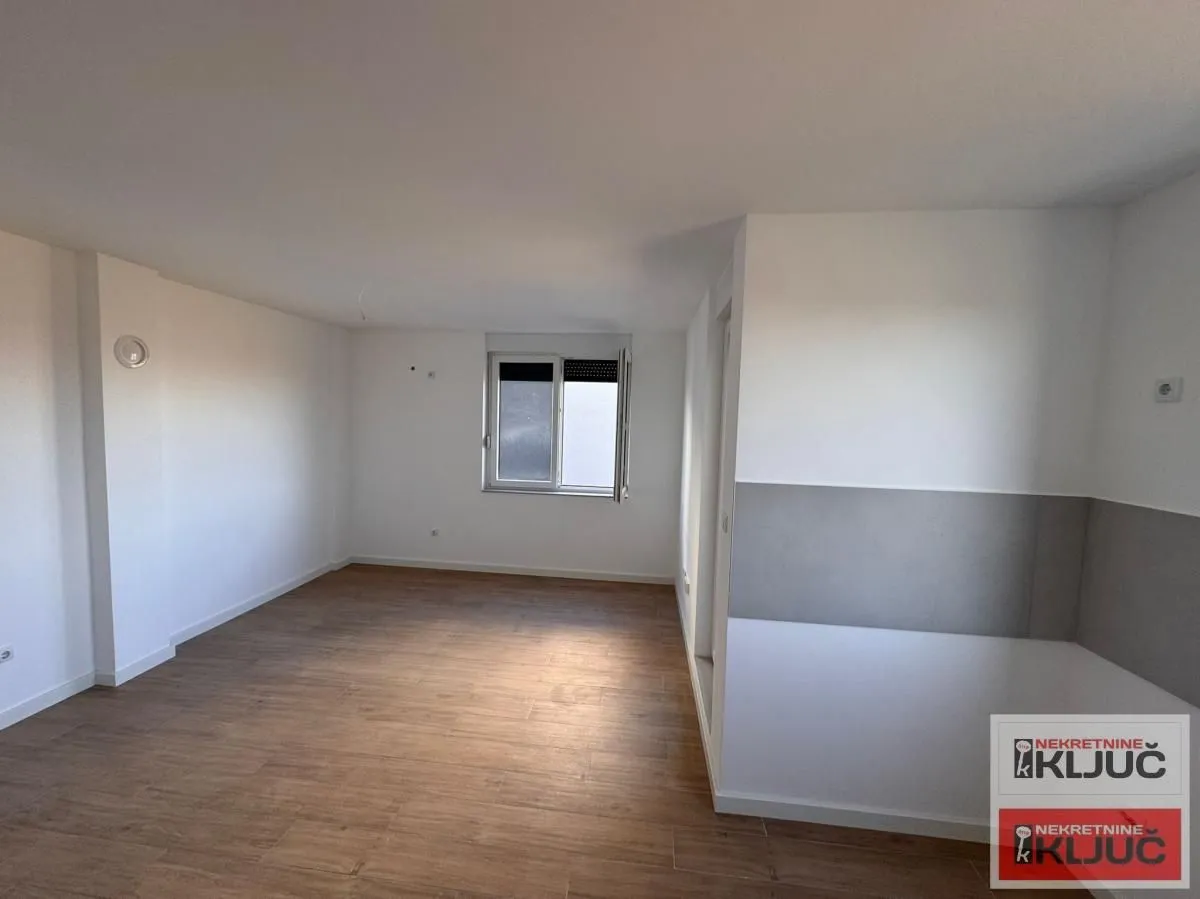 Prodaja, trosoban stan, 72m², Alibegovac, Petrovaradin