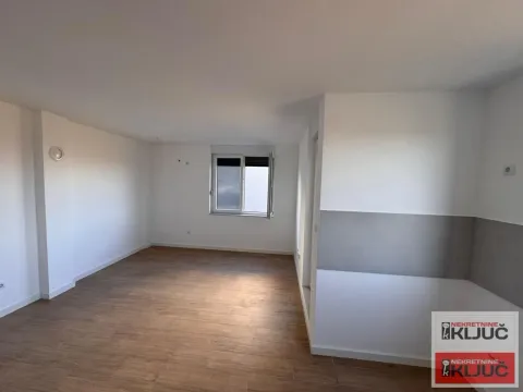 Prodaja, trosoban stan, 72m², Alibegovac, Petrovaradin - image 2