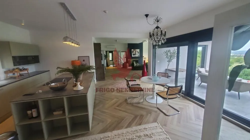 Sale, house, 234m², Granice, Mladenovac