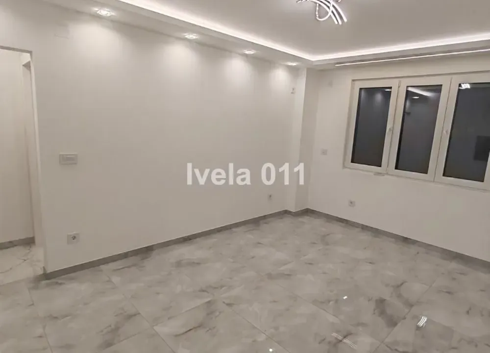 Prodaja, dvosoban stan, 60m², Đeram Pijaca, Beograd