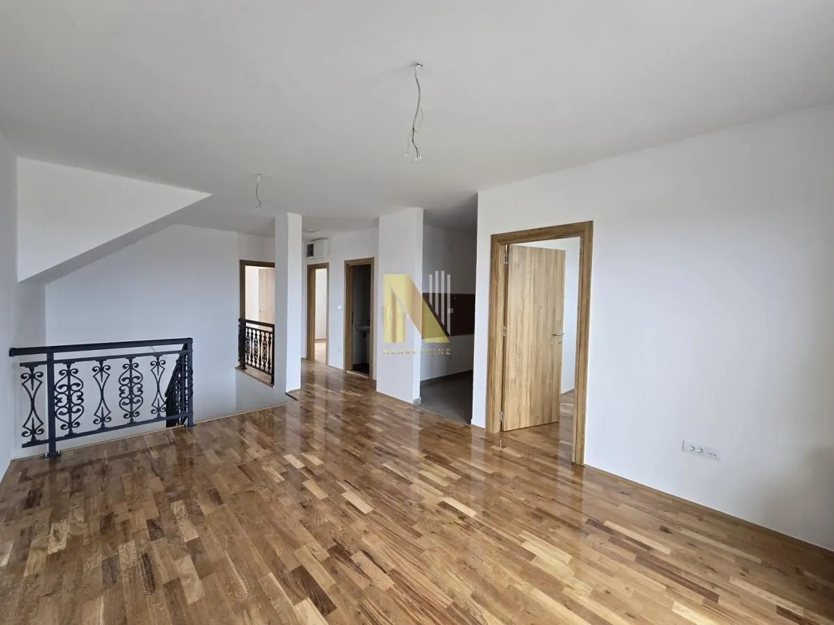 Prodaja, četvorosoban stan, 82m², Mišeluk, Petrovaradin