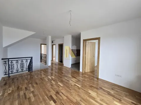 Prodaja, četvorosoban stan, 82m², Mišeluk, Petrovaradin