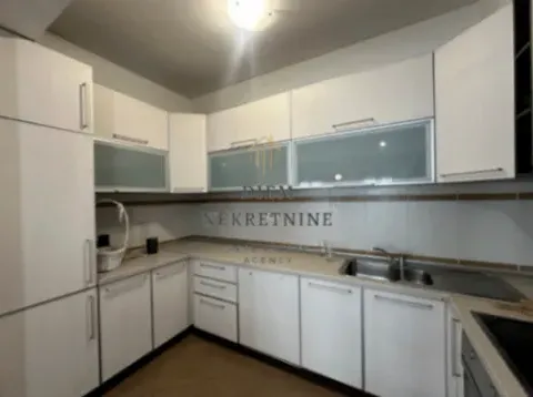 Izdavanje, jednosoban stan, 53m², Centar, Podgorica - image 12