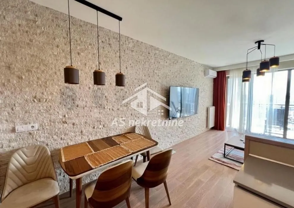 Izdavanje, trosoban stan, 83m², Savski Venac, Beograd
