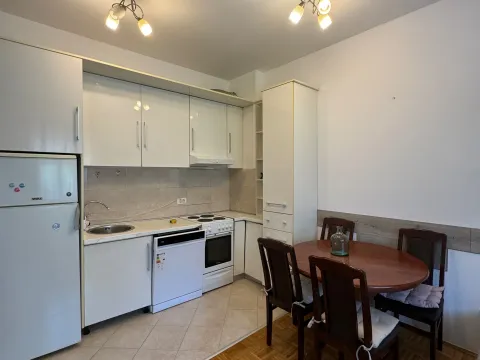 Izdavanje, dvosoban stan, 53m², Lazi, Budva - image 2