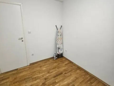 Izdavanje, trosoban stan, 55m², Đeram Pijaca, Beograd - image 10