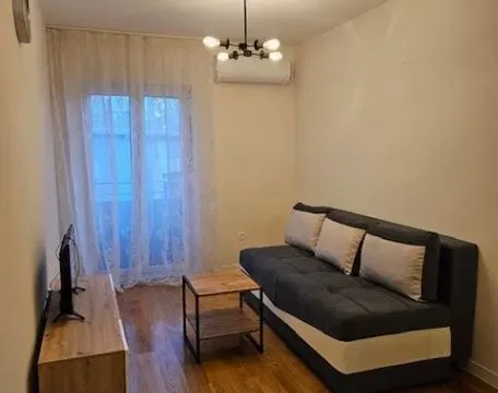 Izdavanje, jednosoban stan, 40m², Central Point, Podgorica