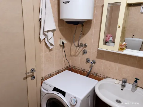 Kupatilo sa veš mašinom, umivaonikom i bojlerom. - image 7