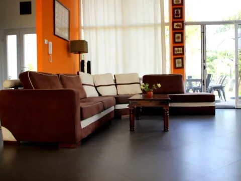 Izdavanje, kuća, 250m², Tološi, Podgorica - image 9