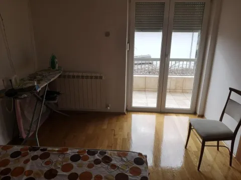 Izdavanje, stan, 350m², Vranići, Podgorica - image 9