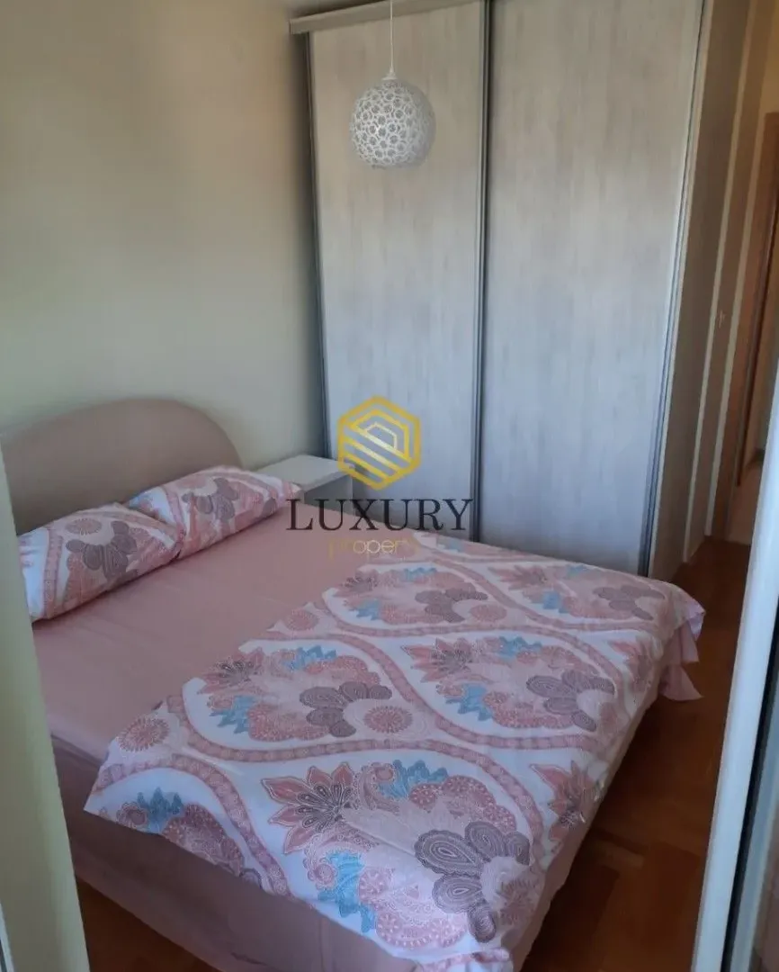 Izdavanje, četvorosoban stan, 43m², Stari Aerodrom, Podgorica
