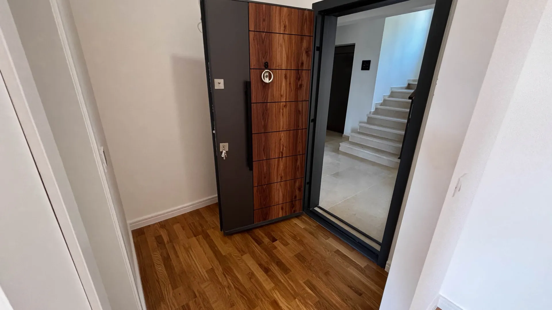 Prodaja, dvosoban stan, 61m², Sutomore, Bar