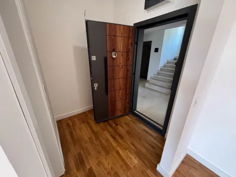 Prodaja, dvosoban stan, 61m², Sutomore, Bar - image 2