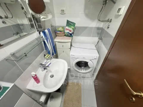 Rent, two bedroom apartment, 75m², City Kvart, Podgorica - image 14