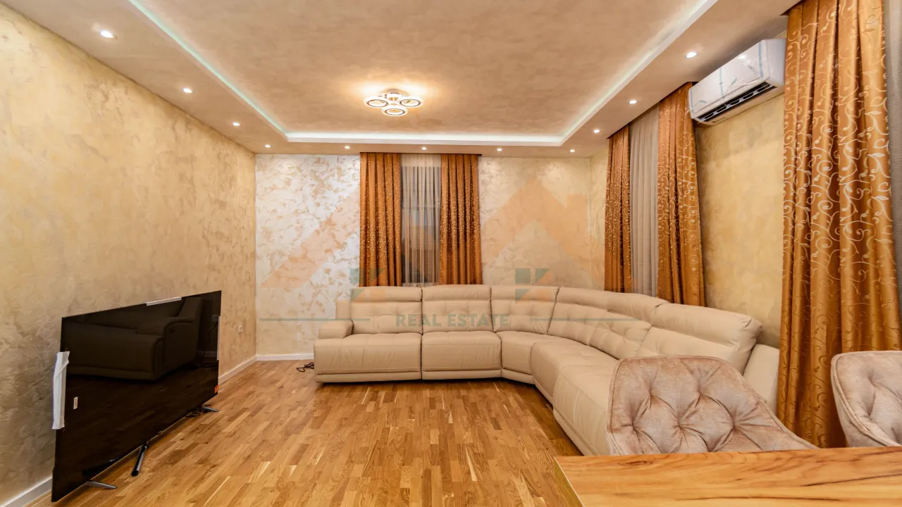 Izdavanje, dvosoban stan, 86m², Stara Varoš, Podgorica