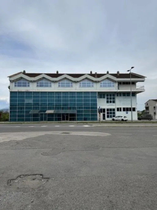Rent, office space, 2500m², Zeta, Podgorica