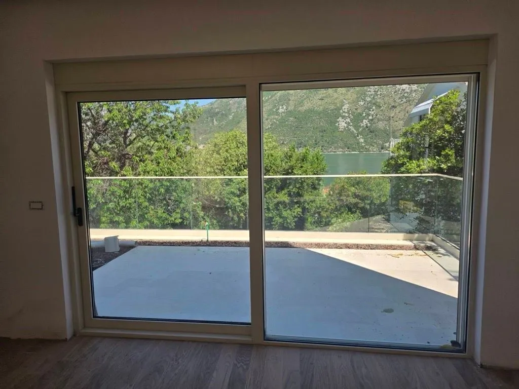 Sale, one bedroom apartment, 95m², Stoliv, Kotor