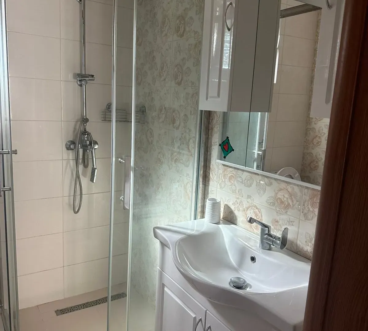 Izdavanje, kuća, 100m², Kavač, Kotor