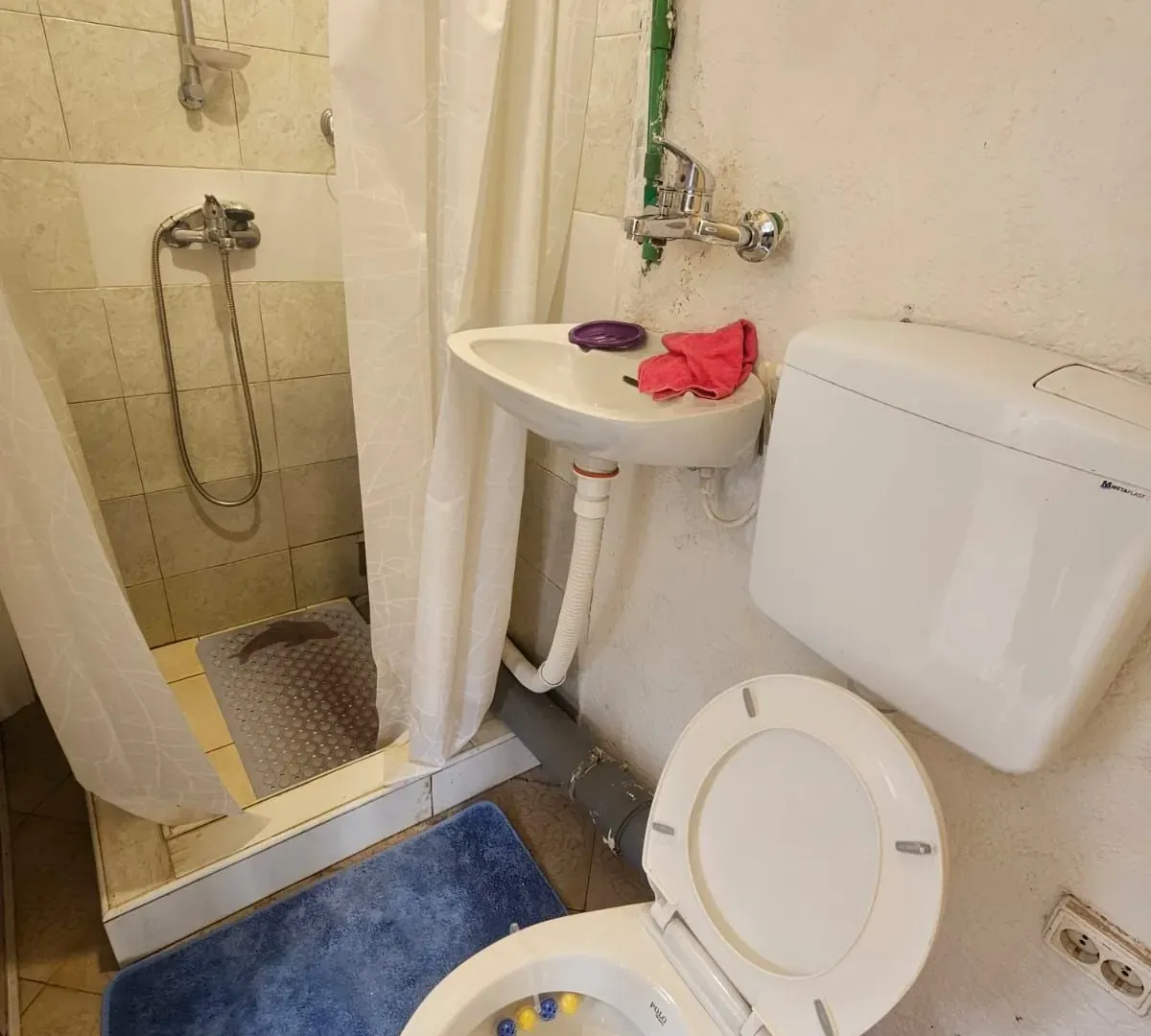 Izdavanje, stan, 90m², Kotor, Crna Gora