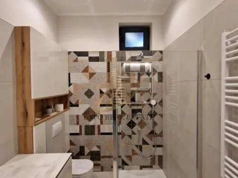 Prodaja, trosoban stan, 100m², Stari grad, Novi Sad - image 22