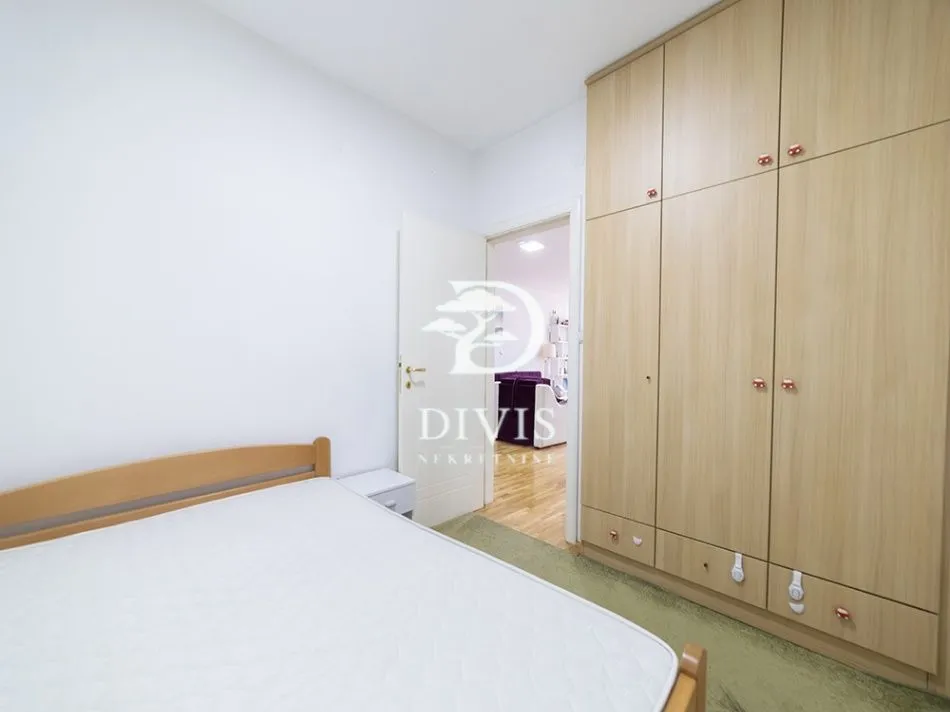 Sale, three bedroom apartment, 78m², Južni Bulevar, Vračar Sve Podlokacije