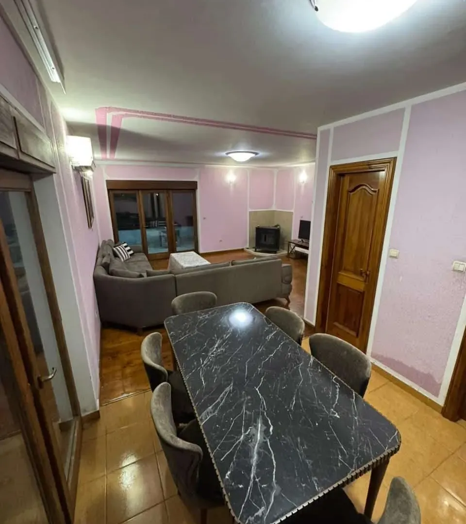 Izdavanje, kuća, 200m², Masline, Podgorica