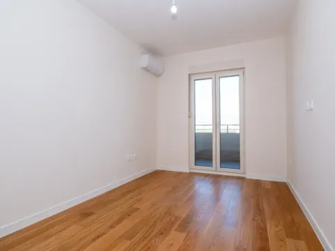 Rent, two bedroom apartment, 72m², Central Point, Podgorica - image 4