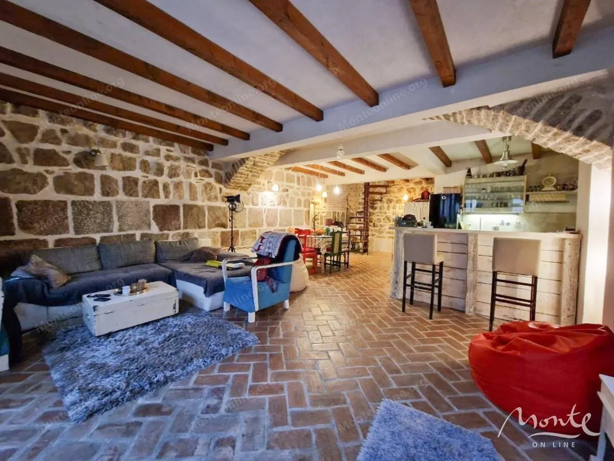 Prodaja, trosoban stan, 106m², Stari Grad, Herceg Novi