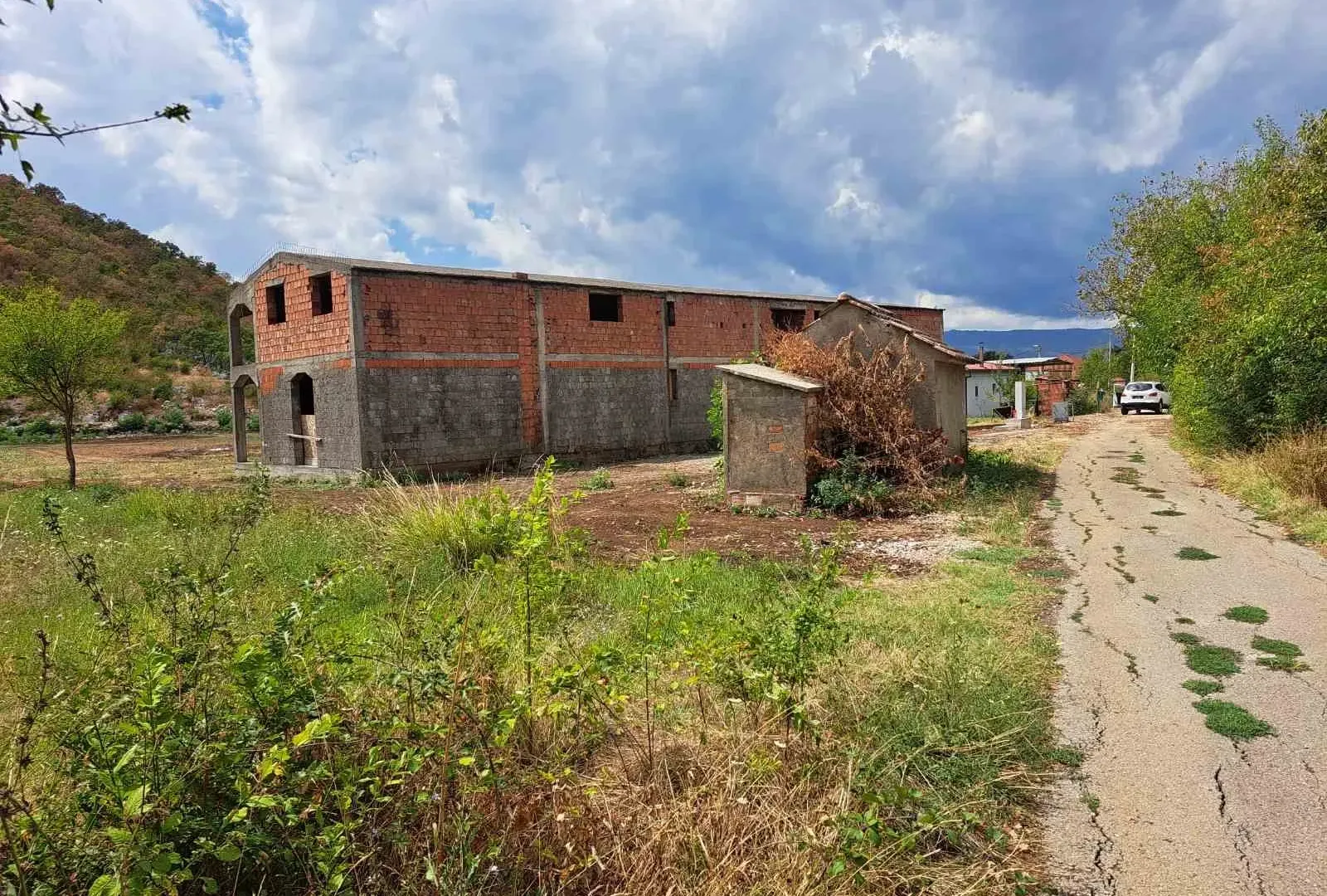 Prodaja, kuća, 526m², Pričelje, Podgorica