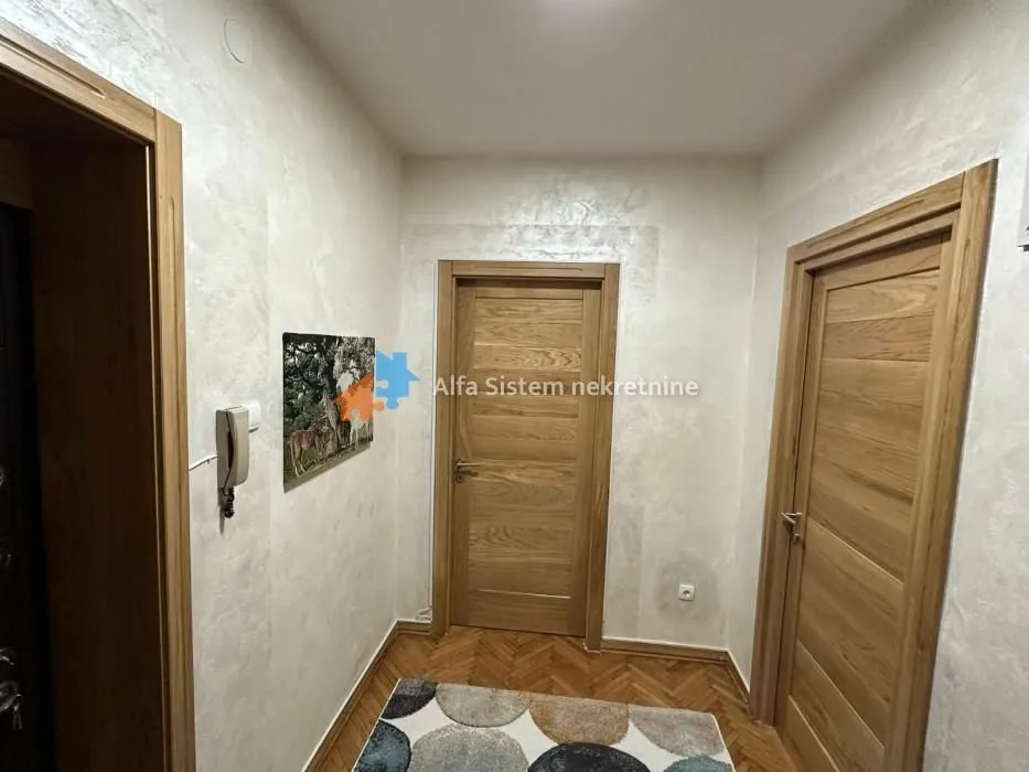 Izdavanje, trosoban stan, 105m², Savski Venac, Beograd
