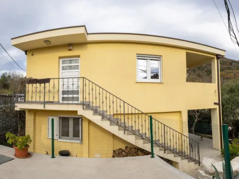 Rent, house, 111m², Lastva Grbaljska, Kotor - image 17