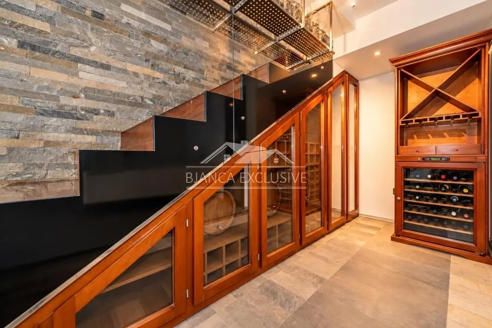 Sale, house, 1000m², Savski Venac, Beograd