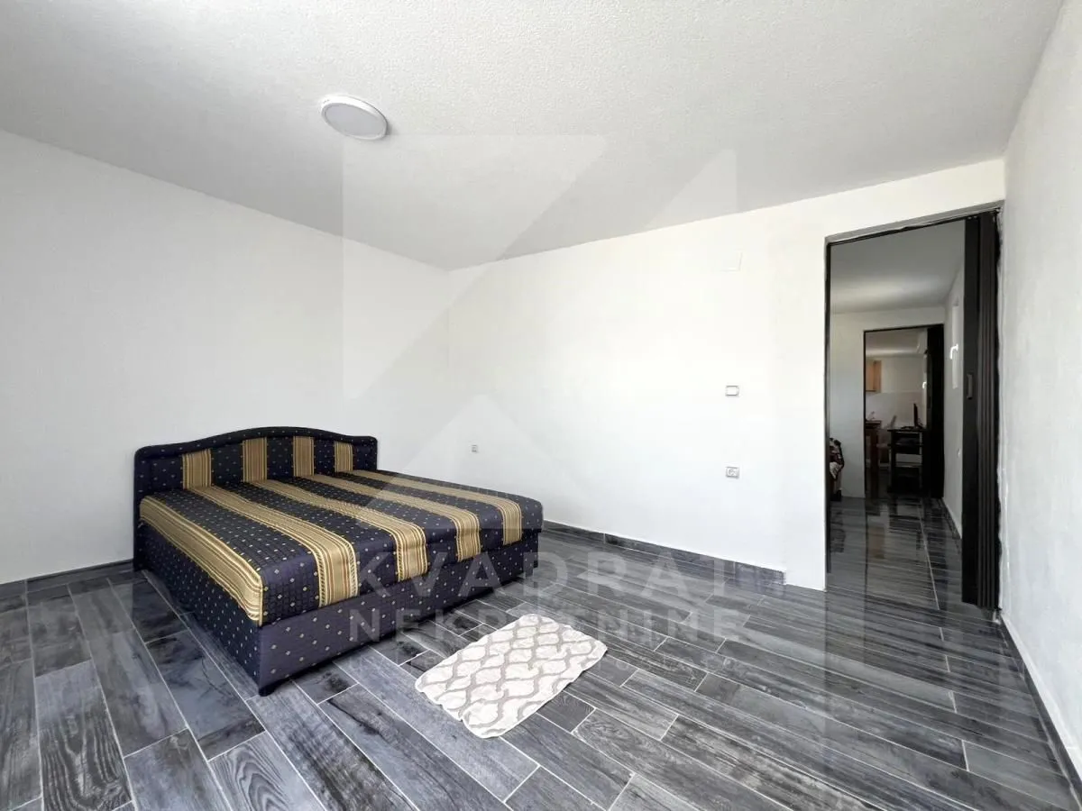 Furnished bedroom with a double bed.