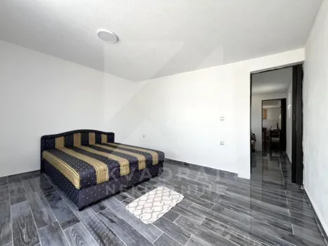 Furnished bedroom with a double bed. - image 4