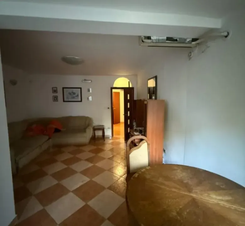 Prodaja, jednosoban stan, 40m², Škaljari, Kotor