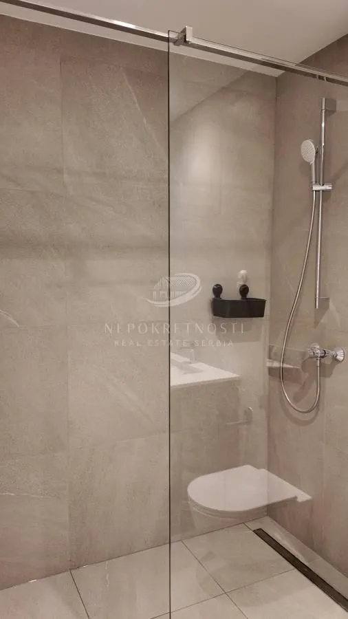 Izdavanje, trosoban stan, 73m², Savski Venac, Beograd