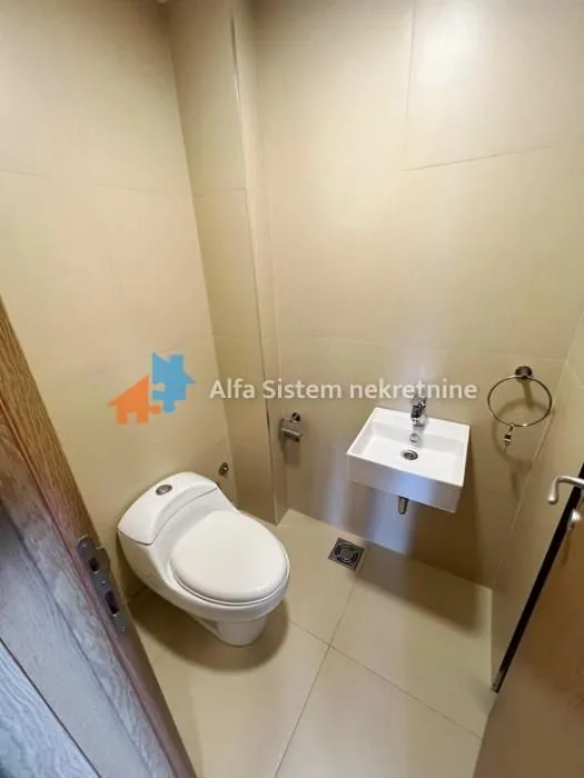 Izdavanje, četvorosoban stan, 80m², Savski Venac, Beograd