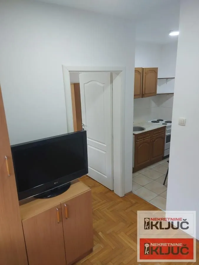 Izdavanje, jednosoban stan, 38m², Grbavica, Novi Sad Sve Podlokacije