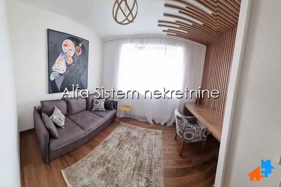 Izdavanje, trosoban stan, 83m², Savski Venac, Beograd