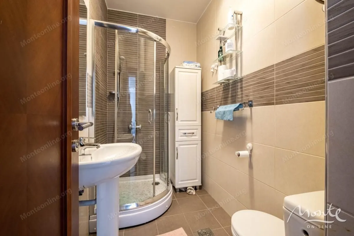 Prodaja, trosoban stan, 114m², Dobrota, Kotor