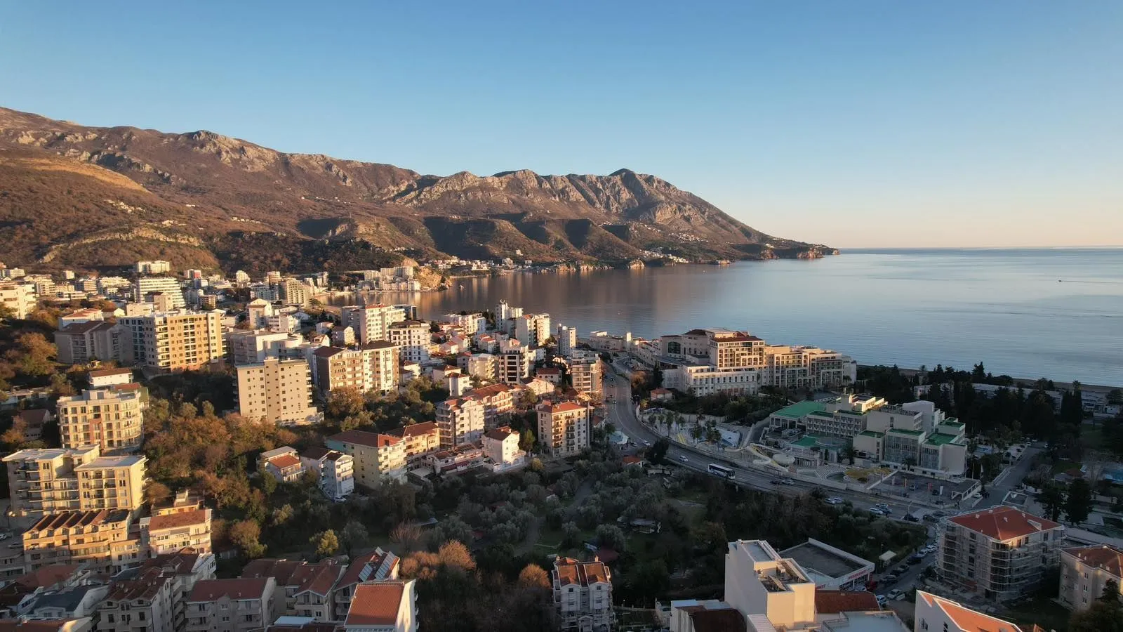 Sale, land lot, 2400m², Bečići, Budva
