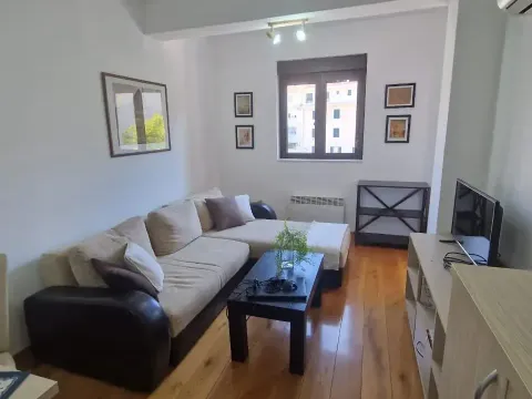 Izdavanje, stan, 41m², Tivat, Crna Gora - image 1