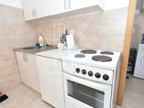 Izdavanje, kuća, 500m², Tološi, Podgorica - image 29