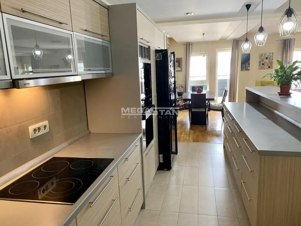 Sale, four bedroom apartment, 157m², Đeram Pijaca, Beograd