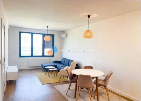 Dnevna soba sa garniturom i trpezarijskim stolom. - image 12